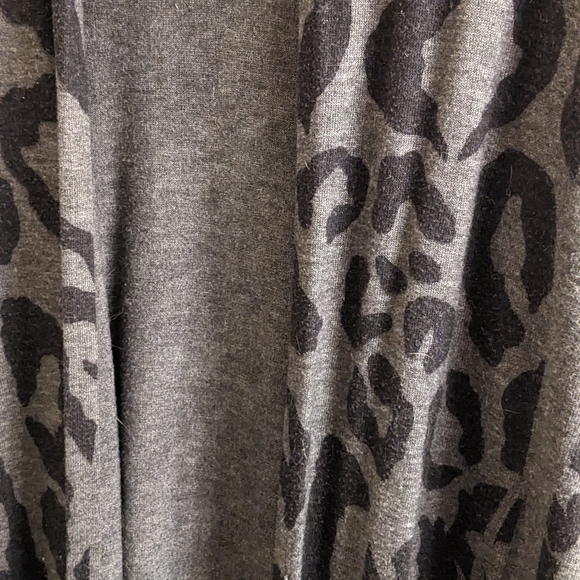 Leopard Pullover Sweater - Picture 4 of 4